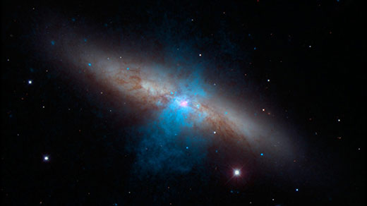 An artist’s view of a pulsar near the center of the Messier 82 galaxy.